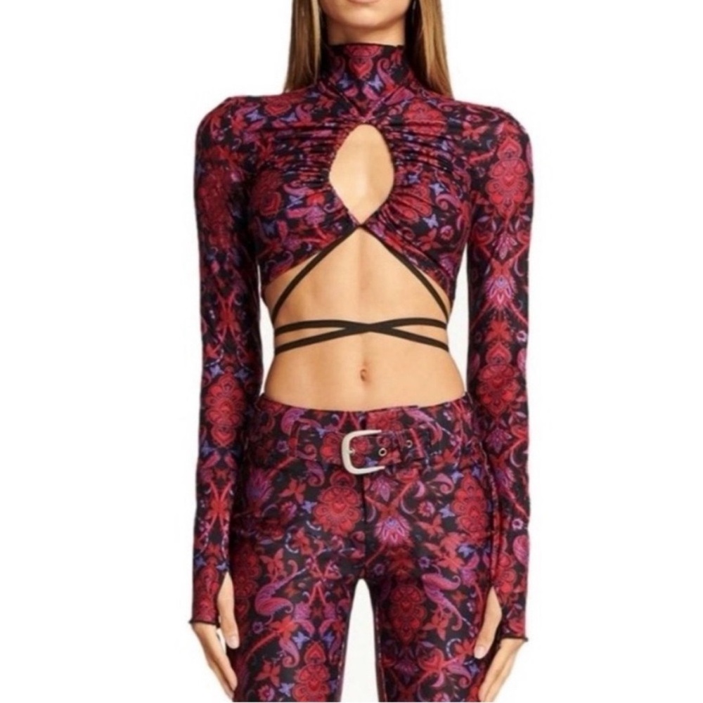 I Am Gia Afia Paisley long sleeve Tie Up
Crop Top